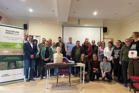 Teilnehmende der Defibrillator-Schulung im Herrenhaus Hütscheroda